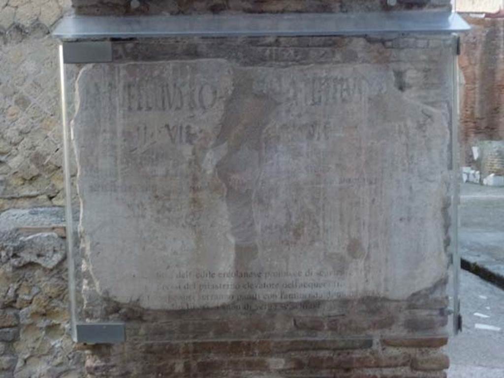 Water tower, at junction of Cardo IV Superiore and Decumanus Superiore, Herculaneum. October 2012. Photo courtesy of Michael Binns. Painted graffito. This shows the remains of a painted edict on behalf of two local aediles, M. Rufellius Robia and A. Tetteius, to prohibit the dumping of dirt and excrement near to the water tower, to prevent the pollution of the water supply.